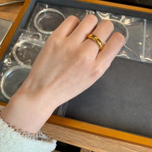 High-quality smooth plain ring with a "clawfish back" design classic gold ring for men and women couples wedding ring birthday gift