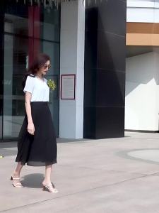 กระโปรงชิฟฟอนสองชั้นสำหรับผู้หญิง ฤดูร้อน กระโปรงยาวกลางใหม่ กระโปรงทรงเอ เอวสูง ขนาดใหญ่ กระโปรงทรงร่มที่ทำให้ดูเพรียว