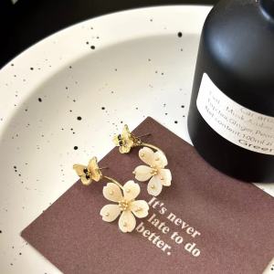 Fashionable Ring Gift 韩国东大门夏季小清新亚克力蝴蝶立体花朵耳钉耳环甜美可爱耳饰潮