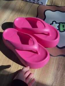 [Free Shipping] 2026 New Thick-Soled High-Heeled Flip-Flops for Women Enhances Fairness and Height Suitable for Outdoor Beach Wear Ins-style Sandals