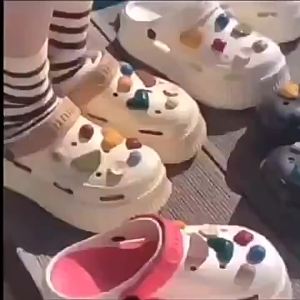 [Free Shipping] 2025 Summer New Croc Shoes For Outdoor Wear Thick-Soled New Slippers Ins Hot-Selling Sandals