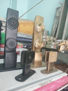 [HCM]Compo trụ đặc inox cao 2 tấc sơn tĩnh điện đen kèm pat đỡ