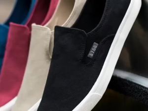 Spring MenS Flat Casual Shoes Male Breathable Comfortable Slip-On Canvas Shoes Fashion Soft Shoes Lazy Shoes Sneakers 4 Colors