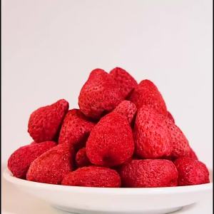 Ran Ran Squirrel Freeze-dried strawberry crisp Snowflake crisp Baking ingredients Whole strawberry dried strawberry Snacks