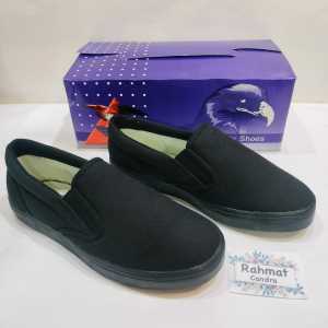 SEPATU PX STYLE  CANVAS TIPE 179 P SLIP ON PUTIHHITAM UNTUK KERJA PRIA