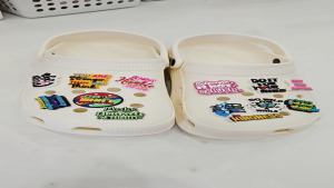 Charm jibbitz sticker 2D gắn dép cross mẫu C58