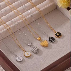 Cross-border best-selling niche textured heart pendant jewelry cross-shaped oil-drip design round pendant titanium steel gold-plated necklace