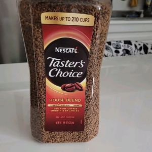 Nescafe Tasters Choice House Blend เนสกาแฟ เทสเตอร์ชอยส์ กาแฟสำเร็จรูป 397g. exp01/2026( Light Roast = เป็นการคั่วแบบอ่อนที่สุด ใช้เวลาน้อย 5-10 นาที ที่อุณหภูมิประมาณ 400 องศาฟาเรนไฮต์ กาแฟที่คั่วแบบนี้จะมีสีเหลืองนวลออกเข้มจนถึงสีเหลือง )