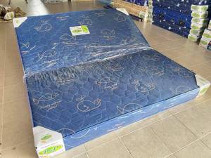 ที่นอนใยอัดแน่น ฟูกที่นอนพับครึ่งเก็บได้ ขนาด 6 ฟุต รุ่นหนา 4 นิ้ว สิ้นค้าจัดส่งคละลาย