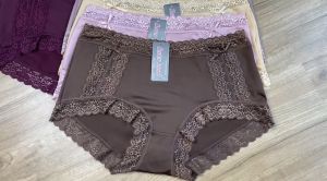 1406 เอว30-38 กางเกงในเต็มตัว ผ้าลื่น แต่งขอบลูกไม้