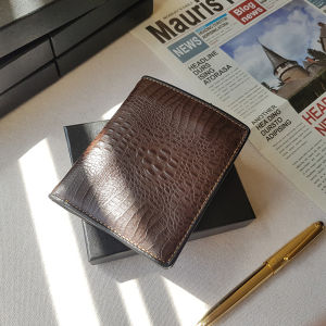 Bóp nam da bò thật 100% Kiểu ví dáng đứng họa tiết vân cá sấu phong cách Hàn Quốc trẻ trung lịch lãm hai màu nâu đen V.93