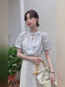 Ammin 2024 mùa hè mới cổ điển nút lên cổ áo ngắn kéo áo voan áo blouse thanh lịch in hoa trung quốc mới của phụ nữ