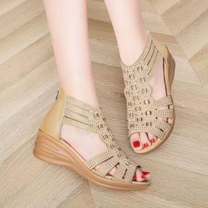 Summer Flat Womens Fashion Middle-aged Middle-aged Middle-aged Wedge Ladies Versatile Platform Mid-heel Mom Sandals