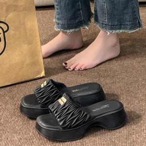 LEAShop New Collection รองเท้าเสริมส้น รองเท้าเเฟชั่น2023 สีสันโดนใจ สลักฟอนต์สุดน่ารัก ดูมีมิติ ส้นสูง รีบสั่งมาเลยย