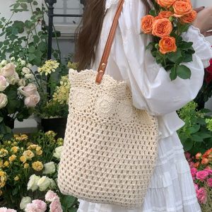 GDRGHJN กระเป๋าสะพายไหล่ กระเป๋าถักแบบเจาะรู โบฮีเมียน ดอกไม้ กระเป๋าถัก วินเทจ กระเป๋าถือ กระเป๋าสานชายหาด สาว