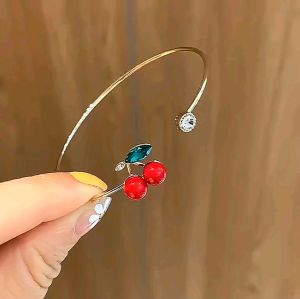 กำไลผู้หญิง กำไลเชอรี่ กำไลน่ารักๆ พร้อมส่ง กำไลแฟชั่น ของประเภท ความงาม 20ใบ ราคาที่ช่วยเหลือ