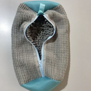 Protective Mesh Shoe Laundry Bag with Inner Cushion Fibers Ensures Safe Machine Washing and Quick Drying