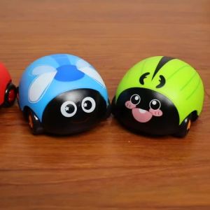 A two-way car that can move forward and backward with resistance to impact and inertia A small car for boys and a mini car for children