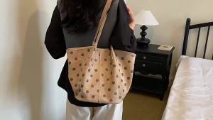Túi chấm bi nữ 2026 Túi tote đeo vai da lộn phong cách retro cao cấp mẫu mới mùa hè dung tích lớn tiện dụng đi làm.