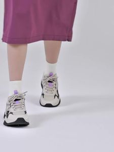 Jeep รองเท้าคุณพ่อพื้นหนาเพิ่มความสูงรองเท้าผู้หญิงฤดูใบไม้ผลิรุ่นใหม่รุ่นระเบิดรองเท้ากีฬาลำลองน้ำหนักเบากลางแจ้งอเนกประสงค์