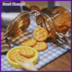 Fanzi 2 cái bộ Dollhouse Mini thu nhỏ trong suốt lưu trữ Jar niêm phong Tank mô hình lưu trữ Tank nhỏ lọ có nhu cầu chai nhà bếp trang trí nội thất đồ chơi