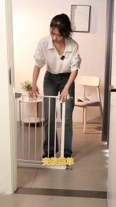 SG Pet Safety Gate - Auto Lock Pet Dog Cat Door Fence Frame Barrier HDB Home Bedroom Kitchen Balcony Stairs