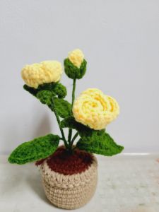 Chậu hoa hồng mini bằng len làm quà tặng quà lưu niệm decor bàn làm việc bàn học