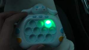 เครื่องเกมส์ Pop it! รุ่น 200ด่าน มี4แบบ ป๊อปอิท ของเล่น ฝึกสมอง ทดสอบการจำ มีเสียง มีไฟ