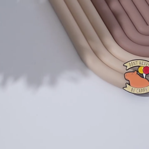 Tiểu Thuyết phiên bản Hàn Quốc trâm cài động vật phim hoạt hình men Ít Phong Cách chữ capybara loạt ghim cài kim loại phụ kiện quần áo