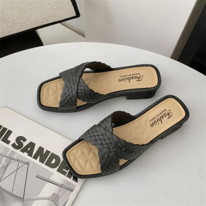 รองเท้าส้นสูงแฟชั่นสำหรับผู้หญิง ความสูง 3.5 ซม. แบบสวม ดีไซน์สายคาดถักหนา สวมใส่สบายและสะดวก