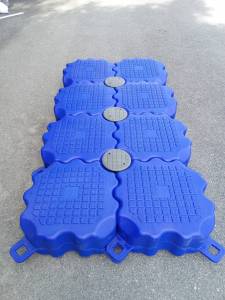 ทุ่นจิ๊กซอว์ ทุ่นจิ๊กซอว์ลอยน้ำ เรียงต่อกันเป็นสะพานทางเดิน ใช้งานในแม่น้ำ ลำคลอง จำนวน 8 ลูก ขนาด กว้าง 1 เมตร ยาว 2 เมตร สินค้าพร้อมจัดส่ง