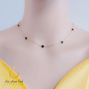 Kalung Titanium Clover 5 Mata Hitam Dan Clover 1 Mata  Perhiasan Ala Korea Wanita Dewasa Dan Remaja Lapis Emas