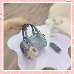 Túi xách nữ Lyly túi trống đeo chéo kèm charm bông họa tiết thời trang K310