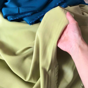 Vải Lụa Chéo Trượt Màu Trơn Mềm Mượt Rũ Dày Vừa - Khổ 1m5 - May Bộ Áo Dài Chân Váy Đầm Xòe