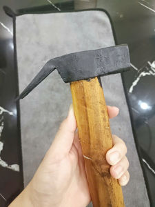 Búa Nhổ Đinh 0.6 kg Đa Năng: Đóng Chính Xác Nhổ Dứt Khoát Cho Mọi Dự Án Mộc