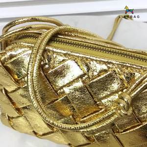 European and American Cross-Border Soft Wrinkle Womens Bag High-End Single Shoulder Fashion Quilted Small Square Bag Zipper Crossbody Bag New Model