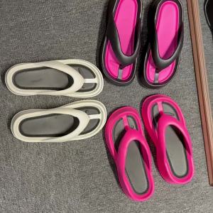 [Free Shipping] High-Heeled Flip-Flops For Petite Women 2025 Summer New Fashion Thick-Soled Non-Slip Beach Sandals For Outdoor Wear