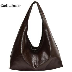 กระเป๋าทรงสี่เหลี่ยมมีหูหิ้วสะพายไหล่ผู้หญิงกว้างขวางพร้อมรูปลักษณ์ทันสมัยและคุณสมบัติที่ใช้งานได้จริงสำหรับชุดของใช้ประจำวันสำหรับไปเที่ยว