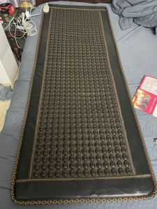 [BH 12 tháng] Thảm đá nhiệt nóng 60x160cm giúp giảm đau lưng đau nhức toàn thân - Kèm Quà Tặng