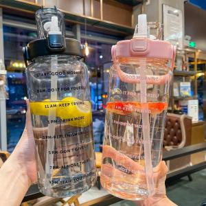 ขวดน้ำ 2 ลิตรสีสันสดใส (01) ขวดน้ำพลาสติกแบบพกพา ความจุ 2ลิตร (BPA FREE) พลาสติก PC พร้อมหลอดดูด กระติกน้ำพกพา