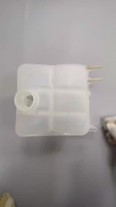 ถังพักน้ำหม้อน้ำคุณภาพดั้งเดิม LF8B-15-.350 สำหรับ Mazda 3 2003-2012 BK BL และ Ford Focus 2003-2012