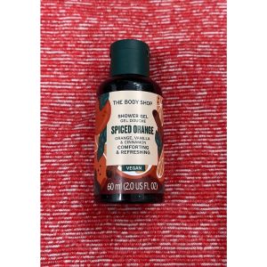 Bộ set 3 món THE BODY SHOP ORANGES & STOCKINGS SPICED ORANGE MINI GIFT làm sạch dưỡng ẩm nuôi dưỡng phục hồi da body của Mỹ