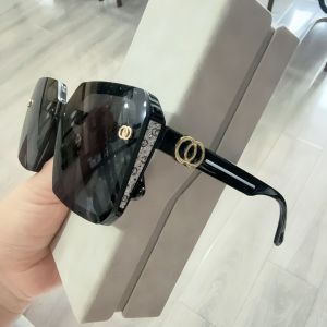 AU High-end UV-resistant sunglasses for women featuring a square frame that makes round faces appear slimmer offering sun protection and a stylish trendy look