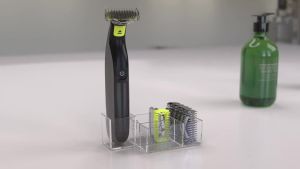 Bộ phụ kiện bảo vệ OneBlade bao gồm: 6 lược điều chỉnh độ dài lưỡi dao (1-6mm) lược thay thế nắp bảo vệ và giá đỡ.