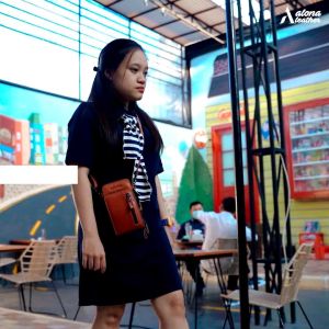 Tas Selempang Wanita Minibag Serbaguna Bahan Kulit Sapi Asli Original Branded Fashion Cewek Model Kekinian Terbaru Distro