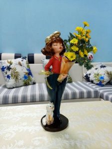 Tượng cô gái ôm hoa. 45 cm. Tượng Cô Gái Decor trang Trí Nhà Cửa  sang trọng hiện Đại .