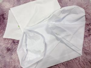 Vỏ gối nhồi bông gòn có khoá kéo bảo vệ sức khỏa màu trắng đủ kích thước.