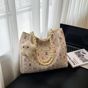 MOUSSON กระเป๋าถือสไตล์ชิคลายดอกไม้พร้อมจี้ตุ๊กตาหมีสำหรับผู้หญิงใช้ในชีวิตประจำวันและไปโรงเรียน