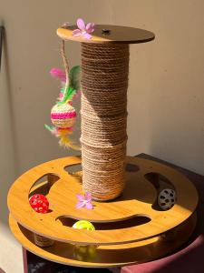 Garukan Kucing Panjatan Kucing Mainan Cakaran Kucing Kitten Cat Tree Mainan Bulu Interaktif