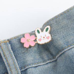 ดอกไม้ ทรงแมว หัวเข็มขัดผูกเอว ไม่ต้องเจาะรู ขนาดเอวเปลี่ยนจากใหญ่ไปเล็กได้ กระชับ กระดุมคงที่